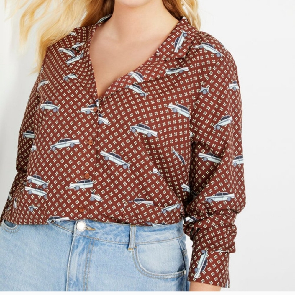 # 167 Eloquii top blouse retro car